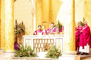 Daniel Cardinal DiNardo celebrates Mass at St. Theresa